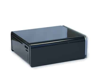 merium_black_lying_side_01.jpg
