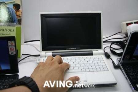 amd-white-netbook.jpg