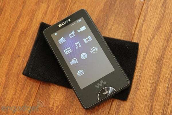 sony-oled-walkman-x-hands-on-case