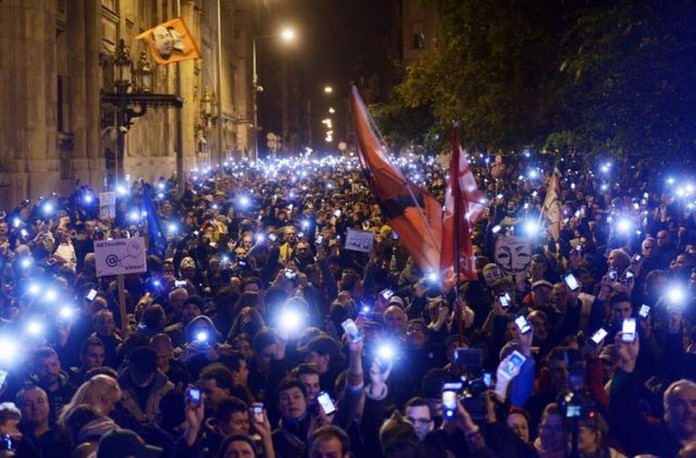 hungria-protestas-impuesto-a-internet hungria protestas impuesto a internet